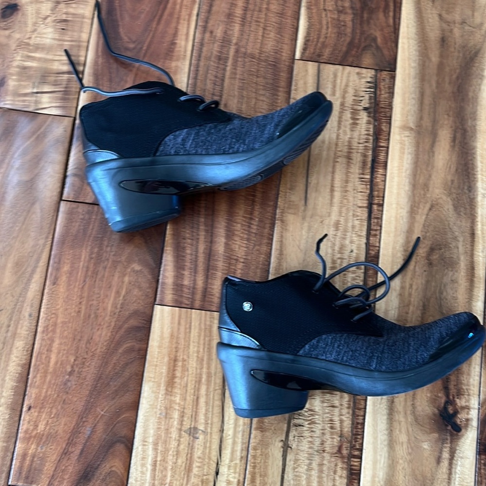 Black Bzees heeled sneakers